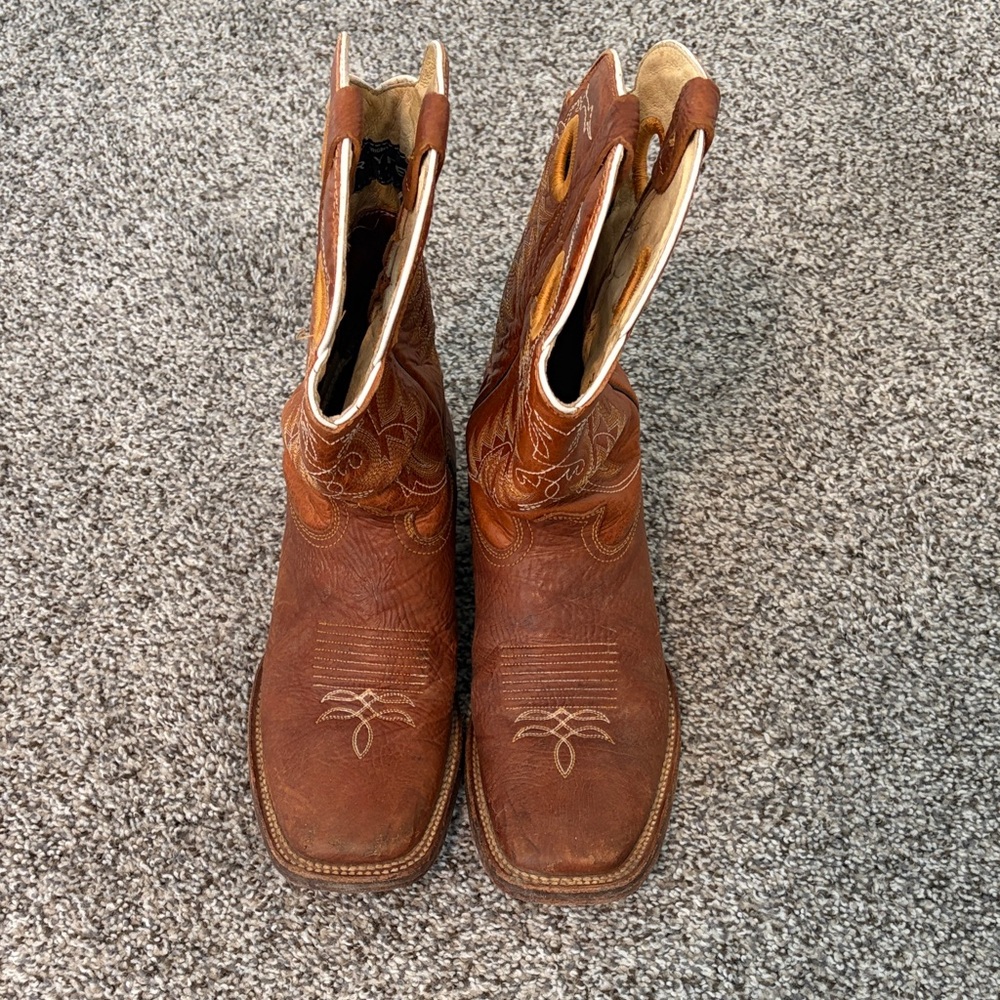 Rugged Tan Western Boots for Men